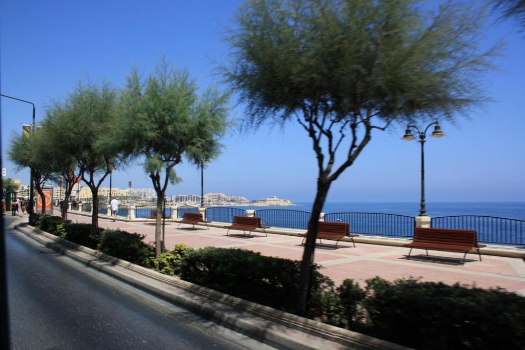 Stunning 3Br Apartment With Marina Views Ta Xbiex Eksteriør billede